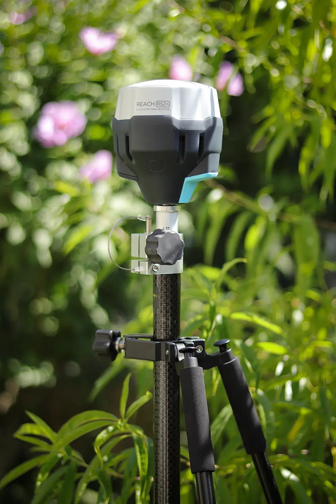 Canne GPS RTK utilisée pour géoréférencer un relevé par photogrammétrie drone