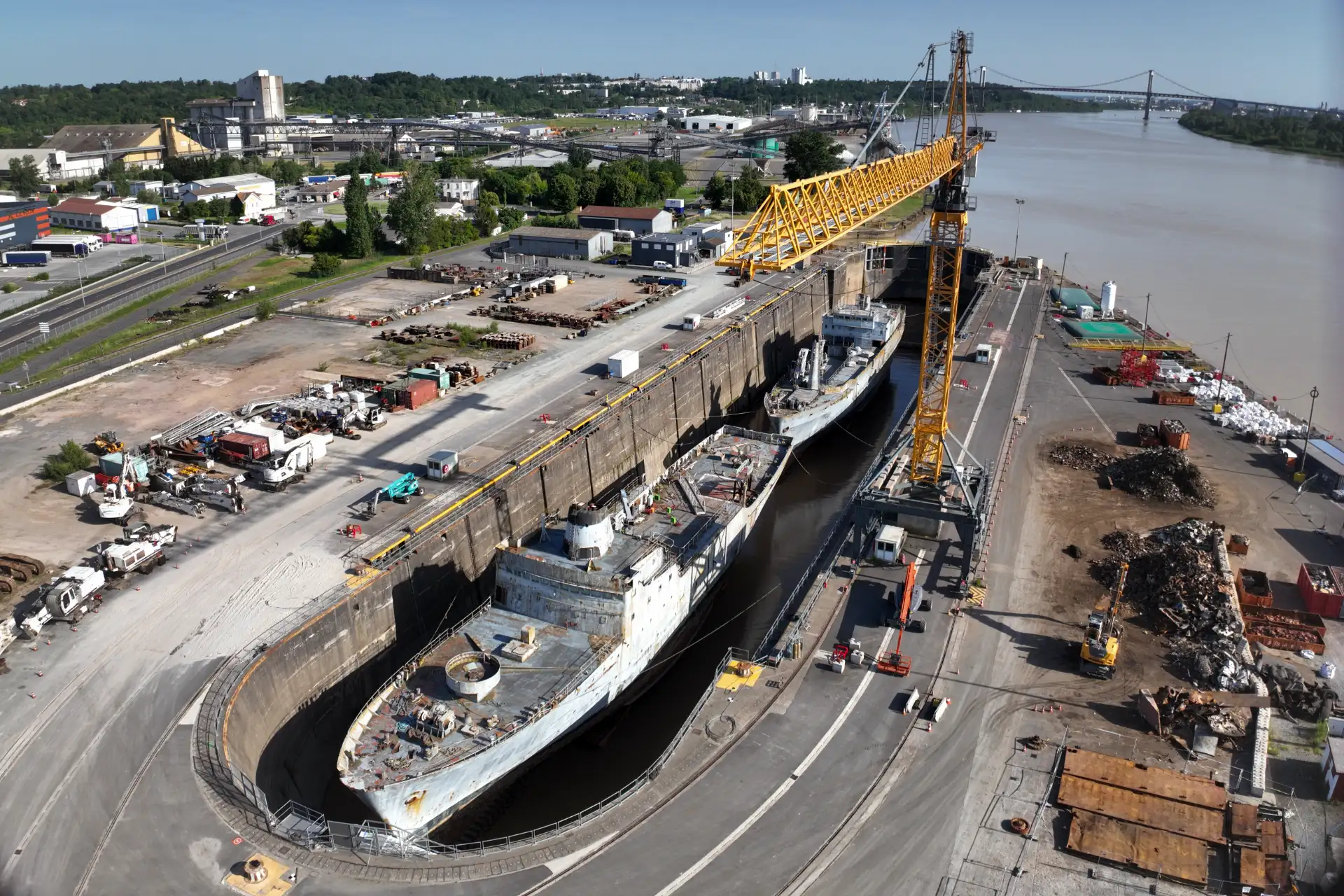 Mission de photogrammétrie par drone au Grand Port de Bordeaux avec relevé 3D de deux frégates en forme de radoub